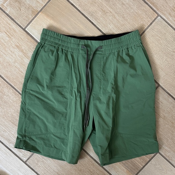Lululemon Athletica Green Men's Bowline Shorts - Picture 1 of 5